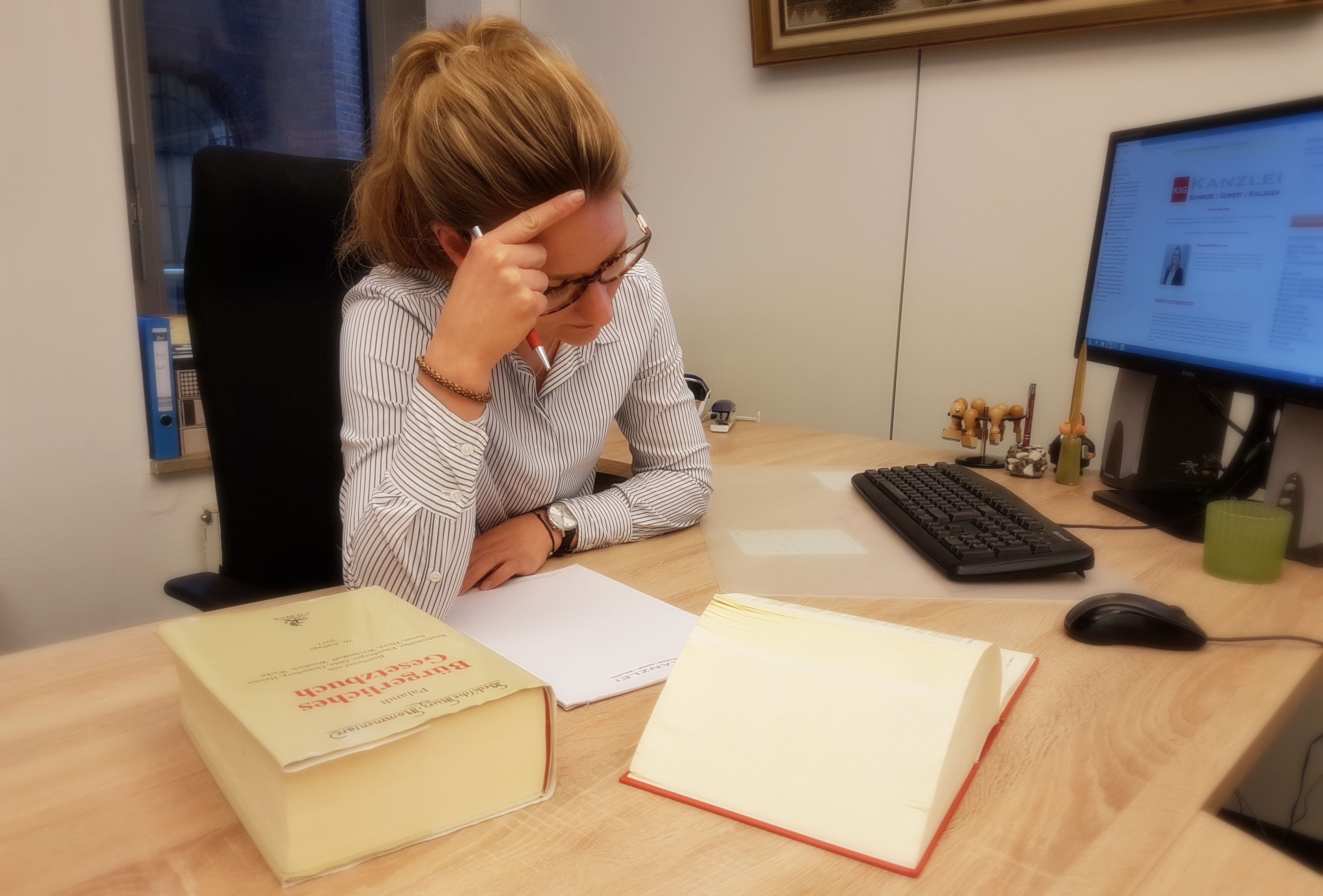 Rechtsanwältin Lorenz beim Studium